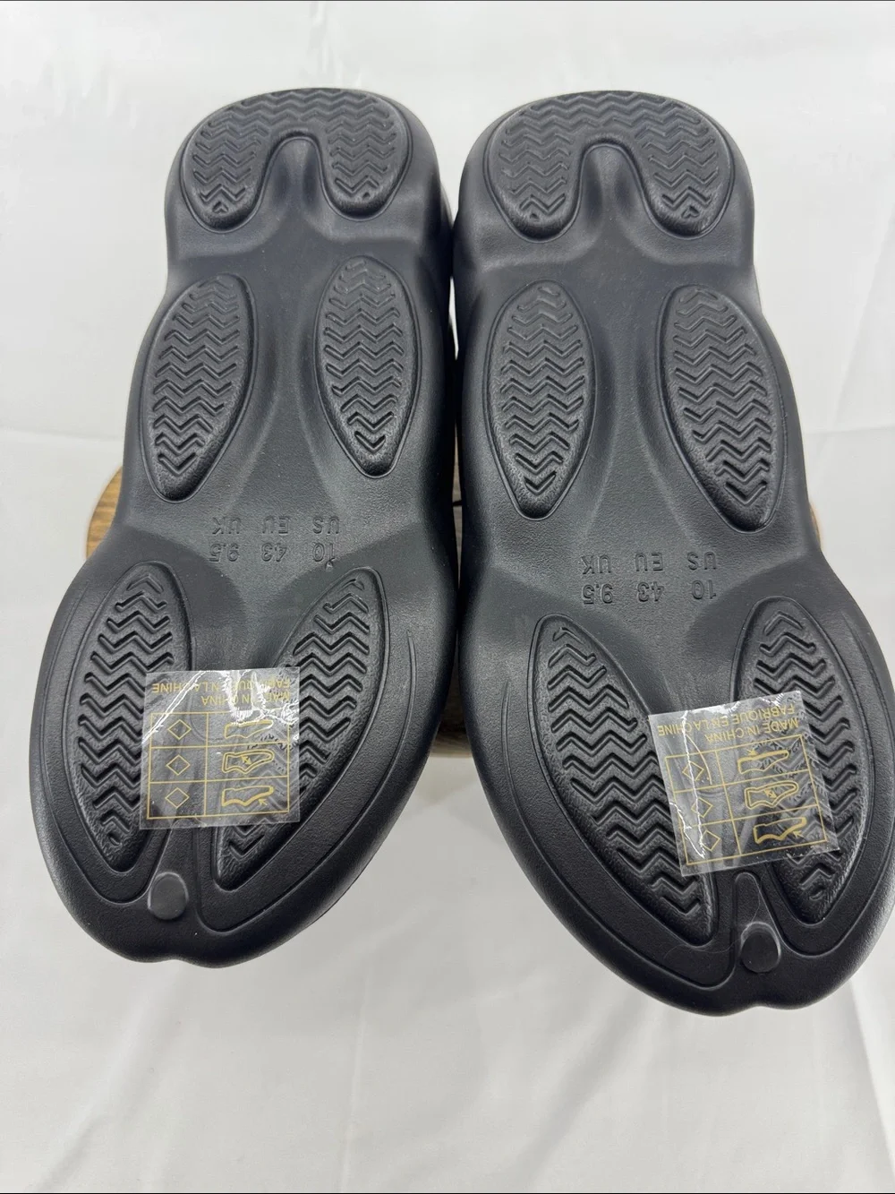 NWT Urban Outfitters Mens Black Foam Recovery Slides Sandals, sz 10